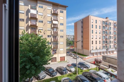 Apartamento T2 para Arrendamento em Santo Antonio dos Olivais