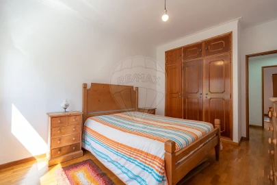 Apartamento T2 para Arrendamento em Santo Antonio dos Olivais