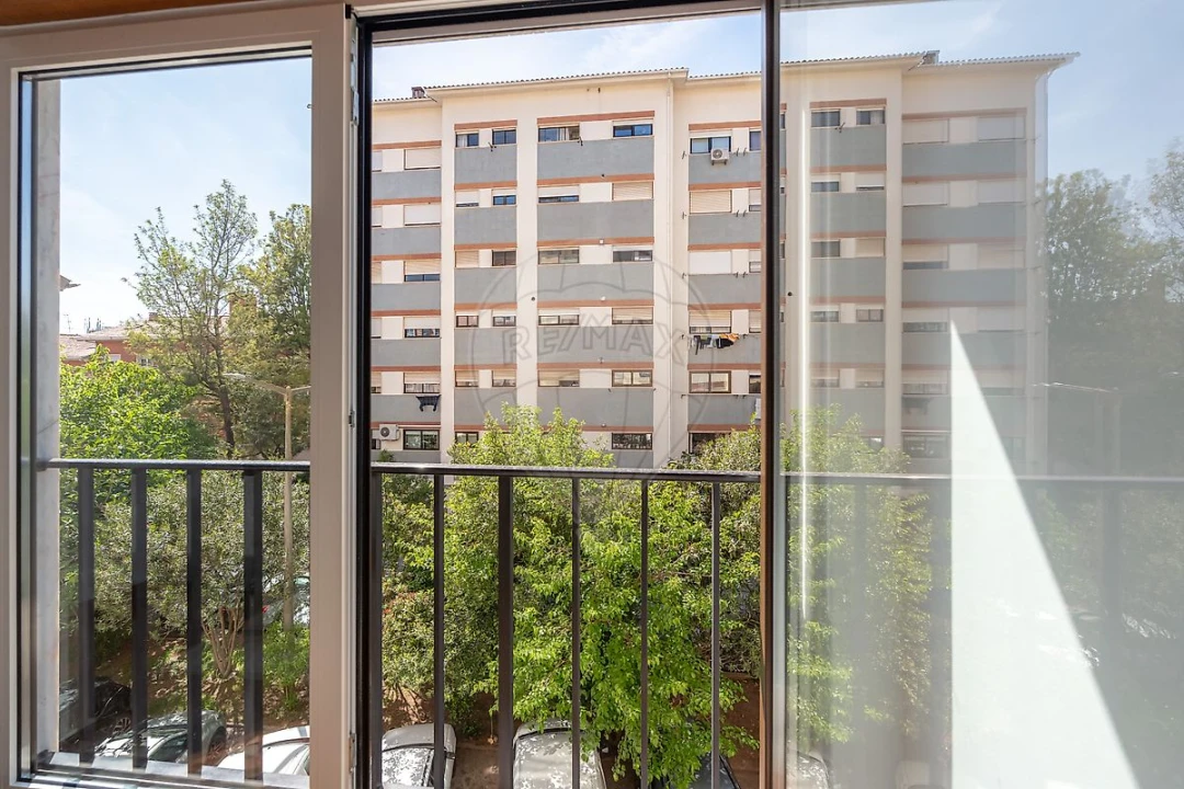 Apartamento T2 para Arrendamento em Santo Antonio dos Olivais Foto 34