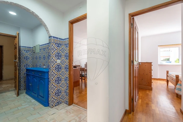 Apartamento T2 para Arrendamento em Santo Antonio dos Olivais Foto 16