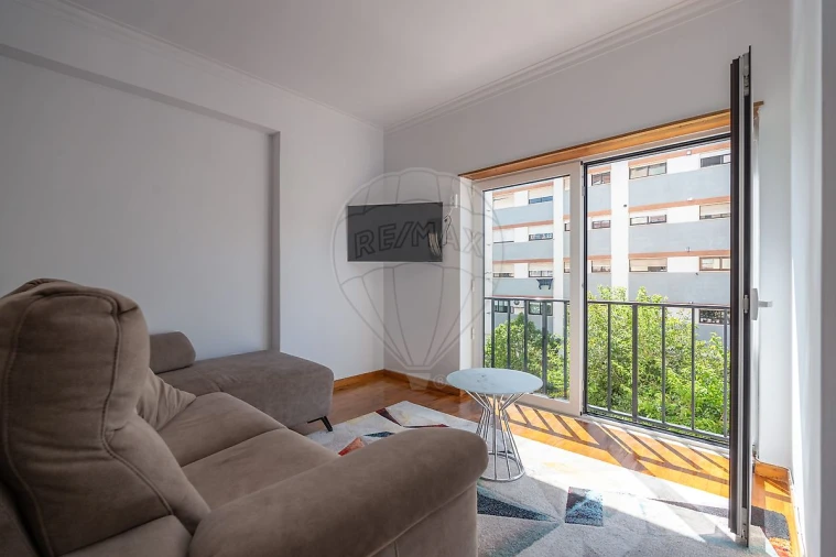 Apartamento T2 para Arrendamento em Santo Antonio dos Olivais Foto 33
