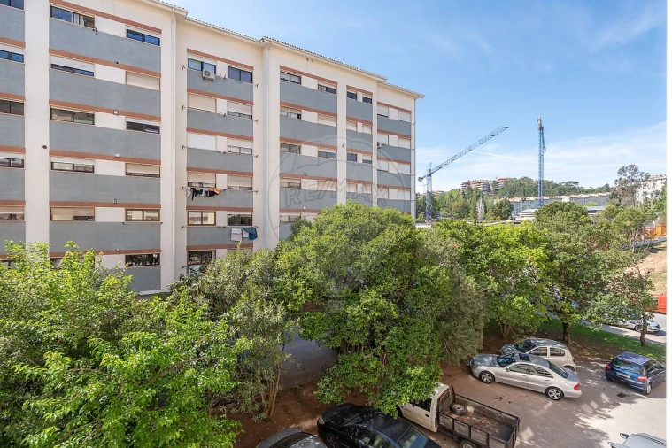 Apartamento T2 para Arrendamento em Santo Antonio dos Olivais Foto 36