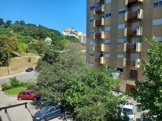 Apartamento T2 para Arrendamento em Santo Antonio dos Olivais Foto 37