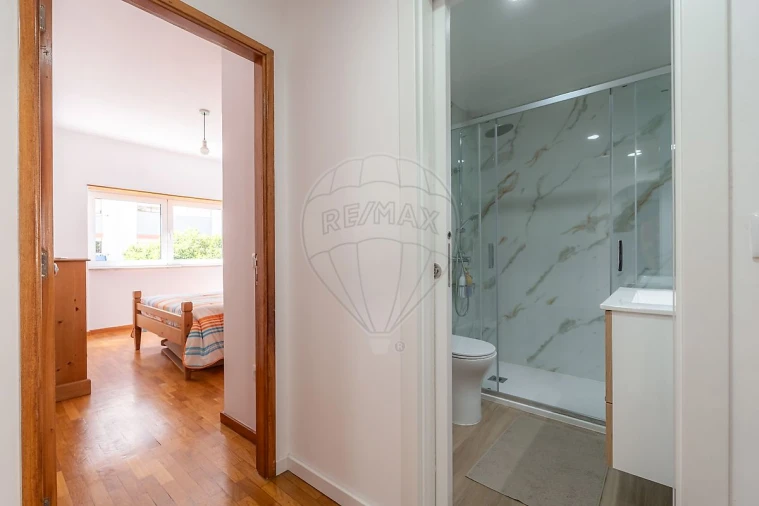 Apartamento T2 para Arrendamento em Santo Antonio dos Olivais Foto 14