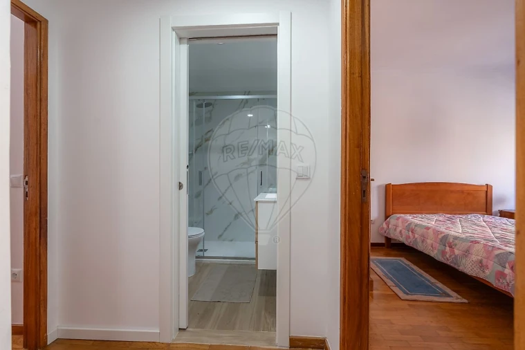 Apartamento T2 para Arrendamento em Santo Antonio dos Olivais Foto 11