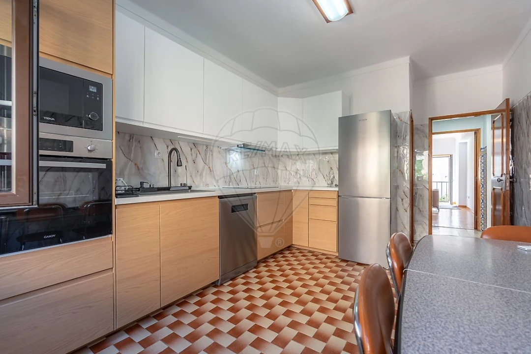 Apartamento T2 para Arrendamento em Santo Antonio dos Olivais Foto 7