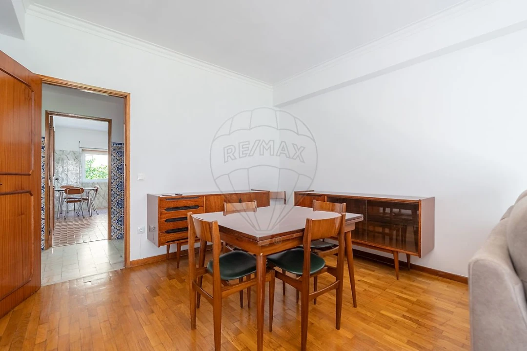 Apartamento T2 para Arrendamento em Santo Antonio dos Olivais Foto 31