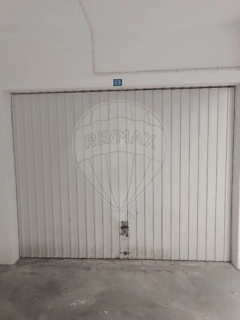 Garagem para Arrendamento em Massamá e Monte Abraão