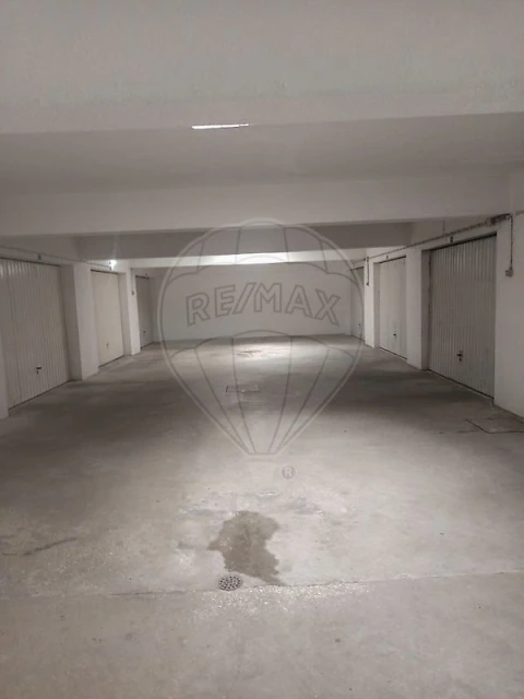 Garagem para Arrendamento em Massamá e Monte Abraão