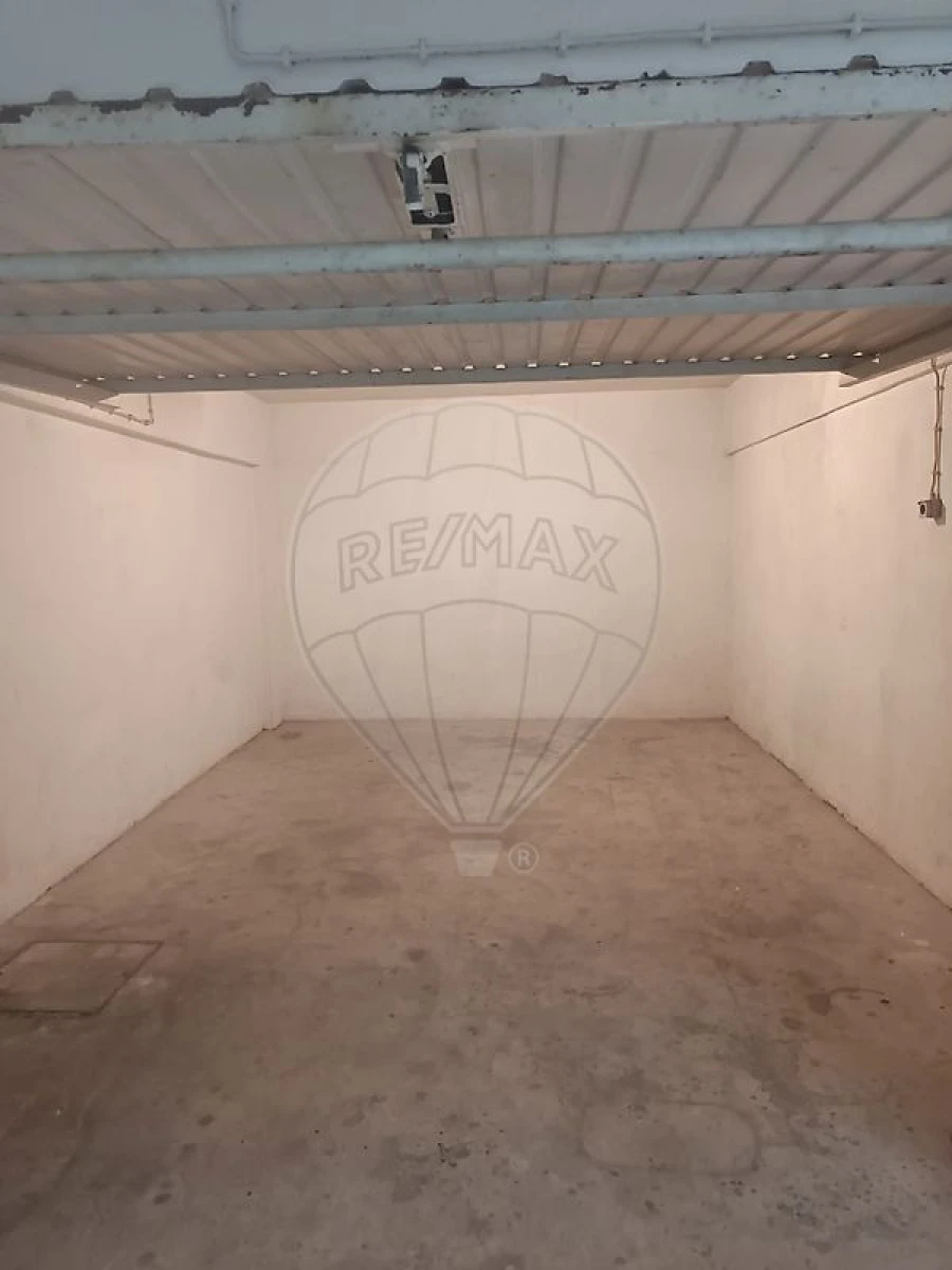 Garagem para Arrendamento em Massamá e Monte Abraão Foto 3