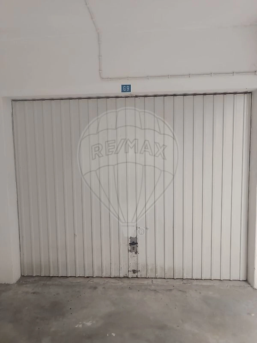 Garagem para Arrendamento em Massamá e Monte Abraão Foto 2