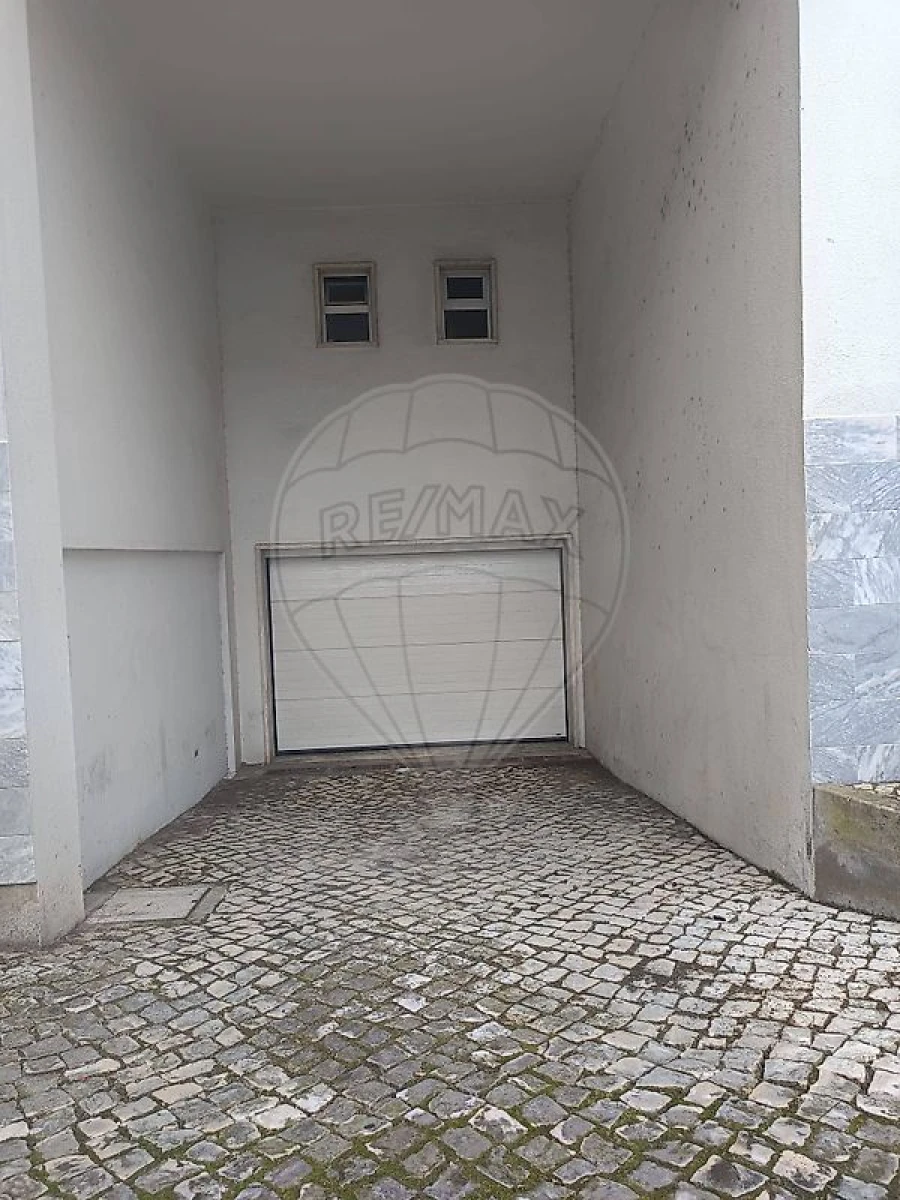 Garagem para Arrendamento em Massamá e Monte Abraão Foto 4