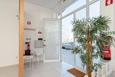 Negócio para Venda em Laranjeiro e Feijó