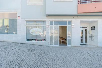 Negócio para Venda em Laranjeiro e Feijó