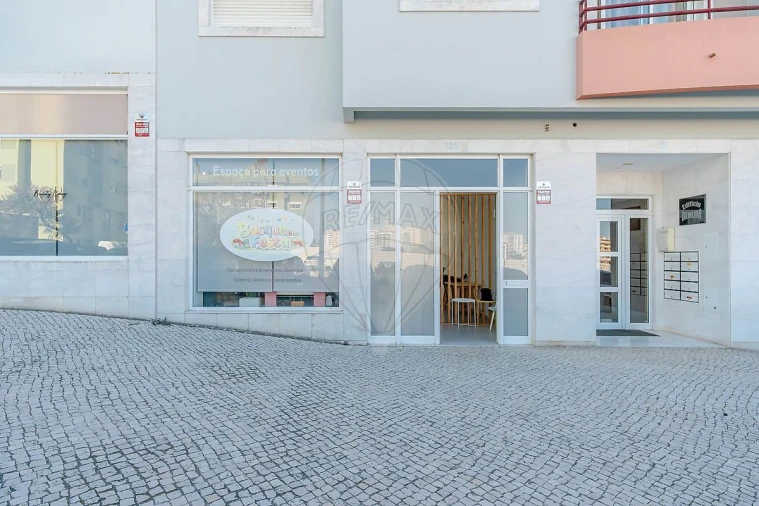 Negócio para Venda em Laranjeiro e Feijó Foto 13