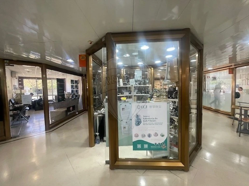 Loja para Venda em Algés, Linda-A-Velha e Cruz Quebrada-Dafundo Foto 1