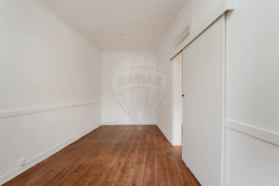 Apartamento T2 para Arrendamento em Misericórdia Foto 4