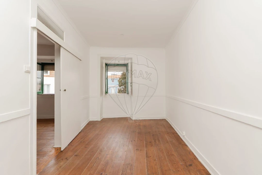 Apartamento T2 para Arrendamento em Misericórdia Foto 7