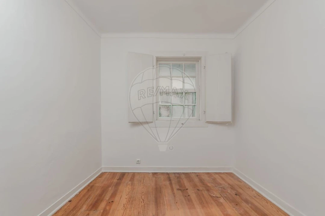 Apartamento T2 para Arrendamento em Misericórdia Foto 13