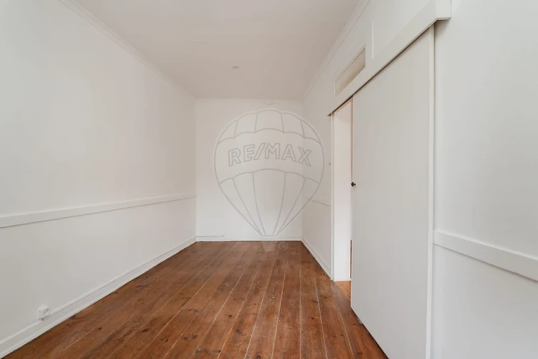 Apartamento T2 para Arrendamento em Misericórdia Foto 4