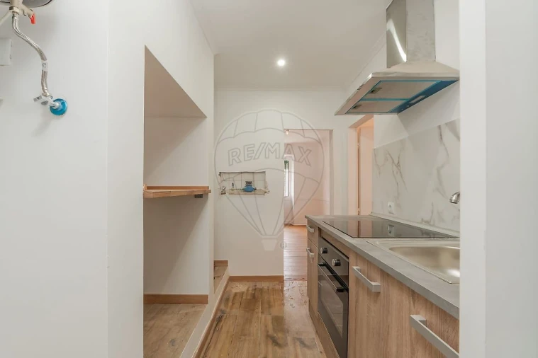 Apartamento T2 para Arrendamento em Misericórdia Foto 8