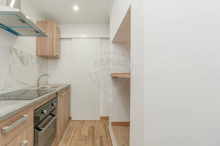 Apartamento T2 para Arrendamento em Misericórdia Foto 6
