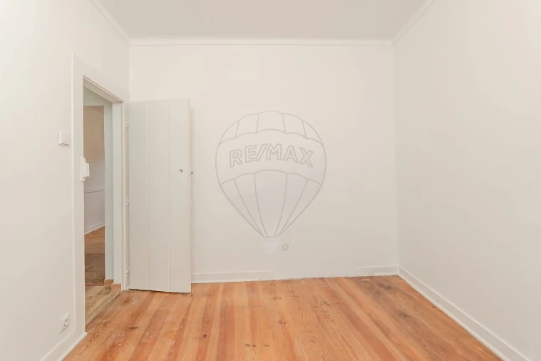 Apartamento T2 para Arrendamento em Misericórdia Foto 10