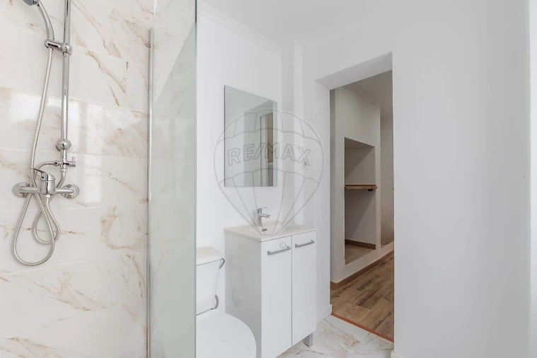 Apartamento T2 para Arrendamento em Misericórdia Foto 11