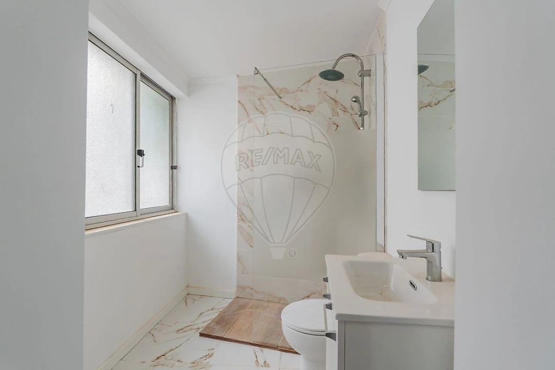 Apartamento T2 para Arrendamento em Misericórdia Foto 1