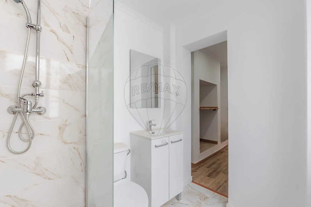 Apartamento T2 para Arrendamento em Misericórdia Foto 11