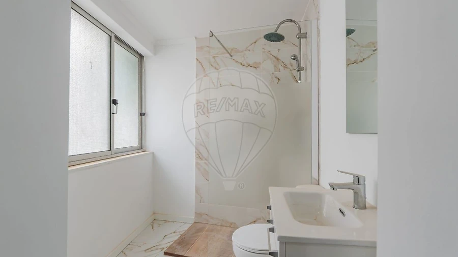 Apartamento T2 para Arrendamento em Misericórdia