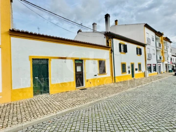 Moradia T2 para Venda em Crato e Mártires, Flor da Rosa e Vale do Peso