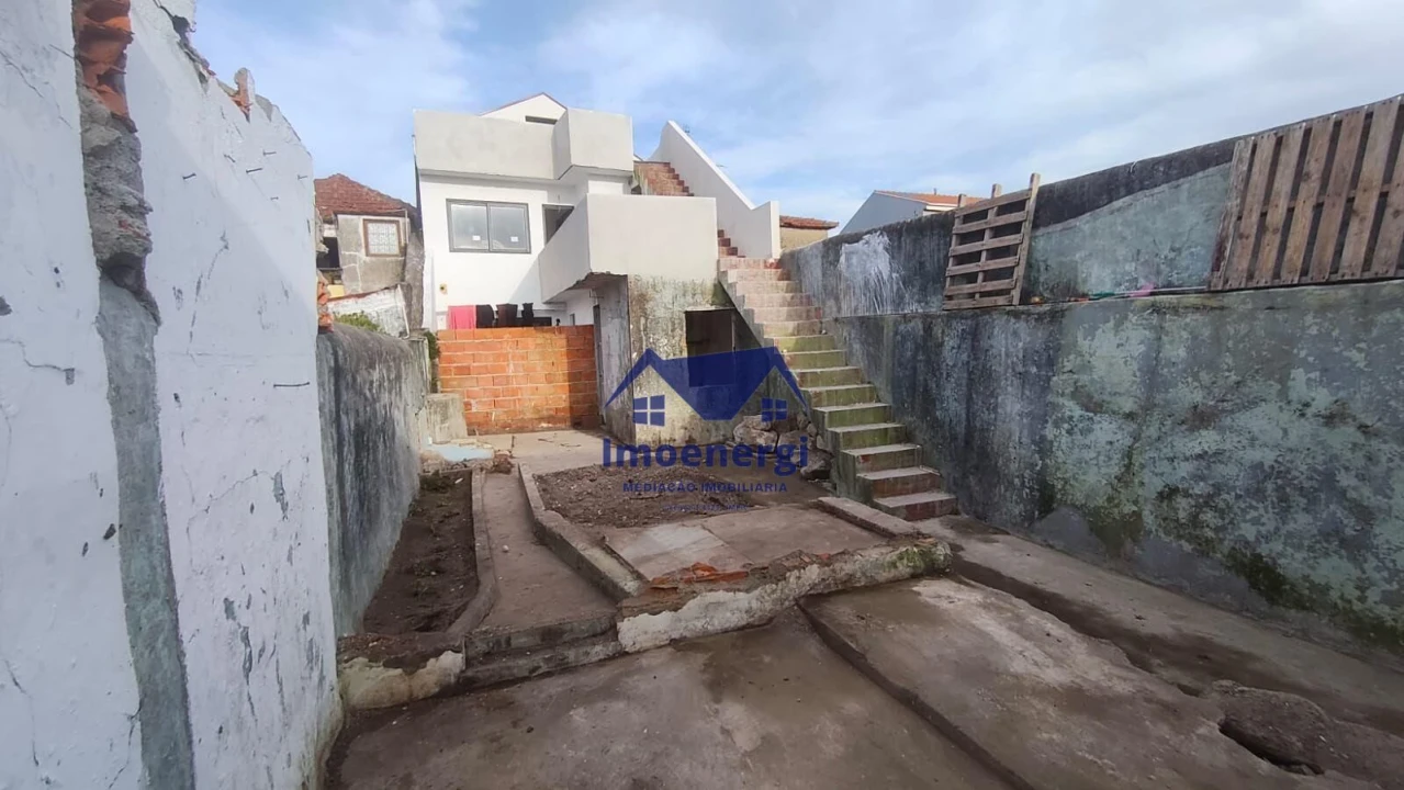 Moradia T4 para Venda em Azurara Foto 2