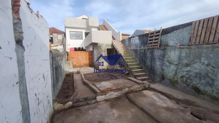 Moradia T4 para Venda em Azurara Foto 2