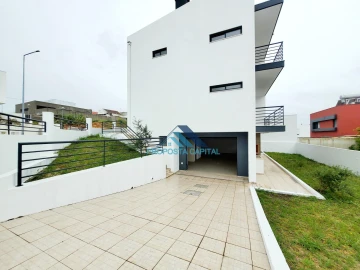 Moradia T5 para Venda em Laranjeiro e Feijó