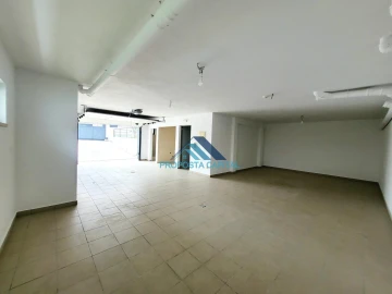 Moradia T5 para Venda em Laranjeiro e Feijó