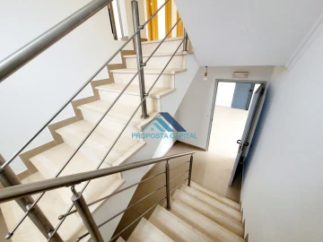 Moradia T5 para Venda em Laranjeiro e Feijó