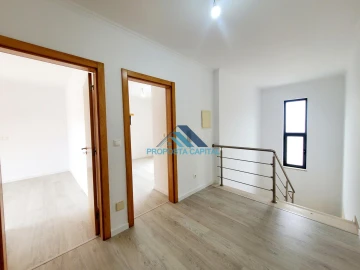 Moradia T5 para Venda em Laranjeiro e Feijó