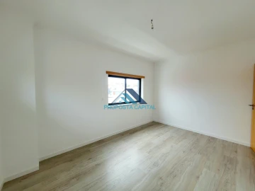 Moradia T5 para Venda em Laranjeiro e Feijó