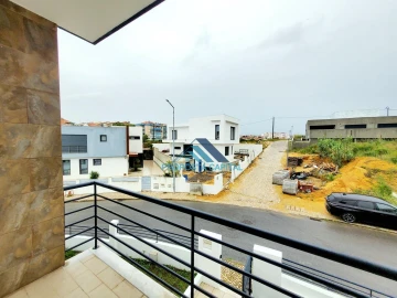 Moradia T5 para Venda em Laranjeiro e Feijó