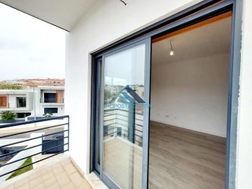 Moradia T5 para Venda em Laranjeiro e Feijó