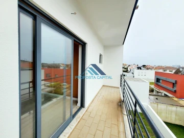 Moradia T5 para Venda em Laranjeiro e Feijó