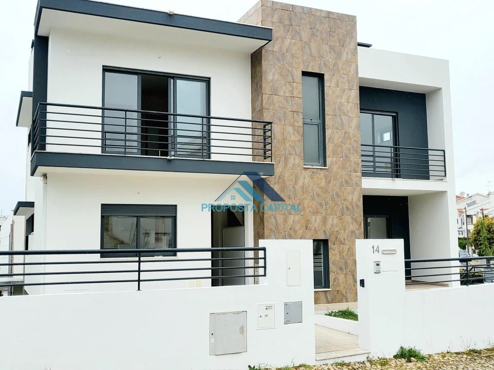 Moradia T5 para Venda em Laranjeiro e Feijó Foto 1