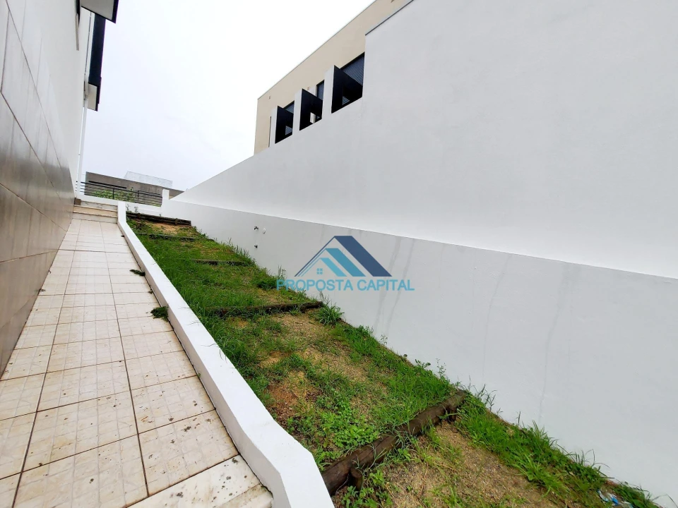 Moradia T5 para Venda em Laranjeiro e Feijó Foto 11