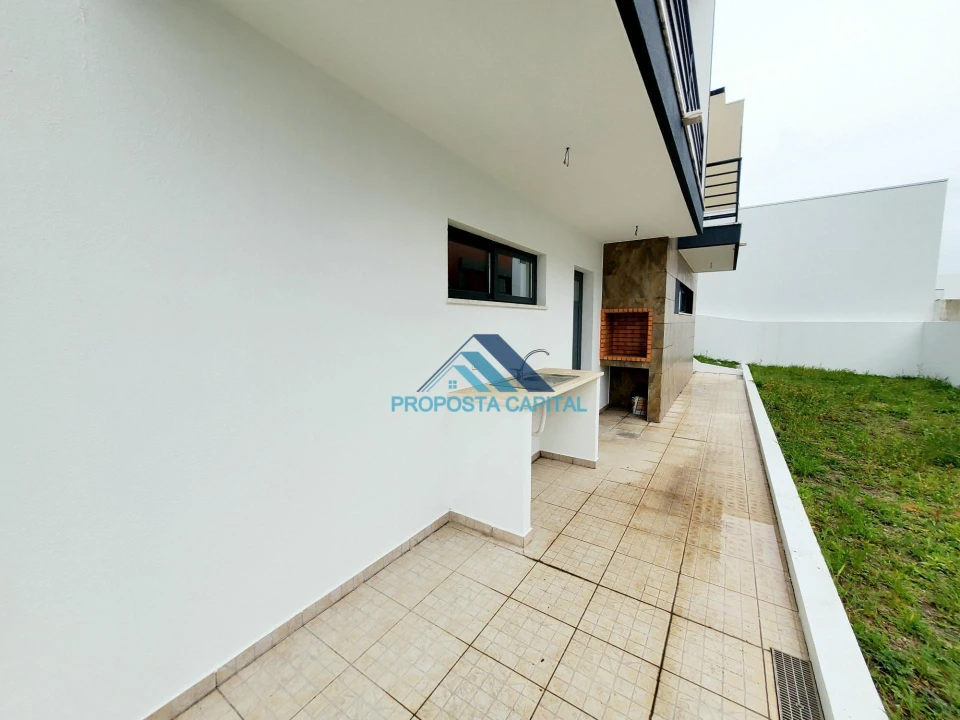 Moradia T5 para Venda em Laranjeiro e Feijó Foto 13