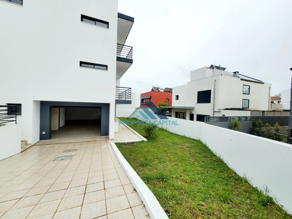 Moradia T5 para Venda em Laranjeiro e Feijó Foto 15