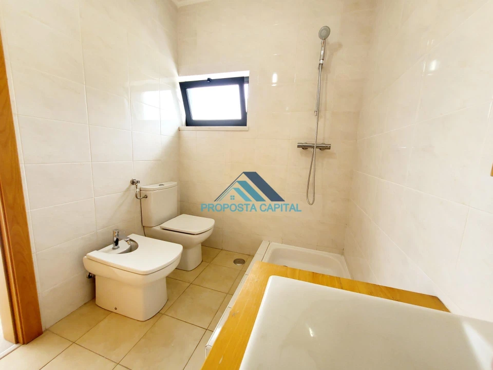 Moradia T5 para Venda em Laranjeiro e Feijó Foto 32