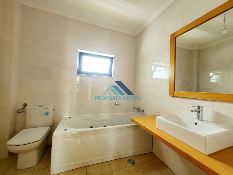 Moradia T5 para Venda em Laranjeiro e Feijó Foto 42