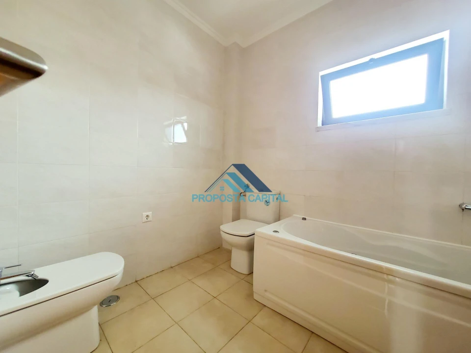 Moradia T5 para Venda em Laranjeiro e Feijó Foto 43