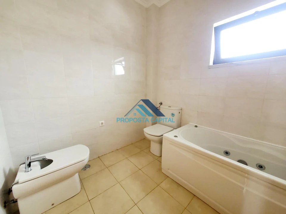 Moradia T5 para Venda em Laranjeiro e Feijó Foto 44